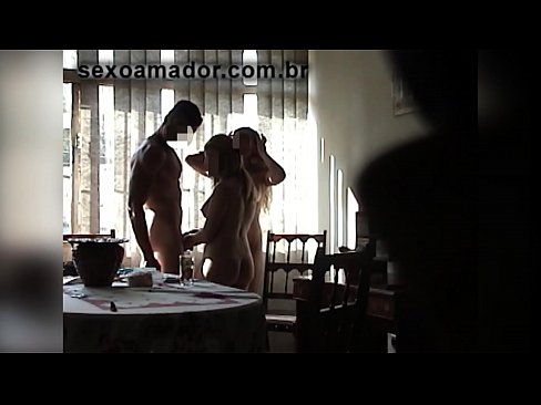 ❤️ Seksualni prijatelji pozivaju džinovskog muškarca i trojku s njim Seks video na bs.pornsexer.ru ❌