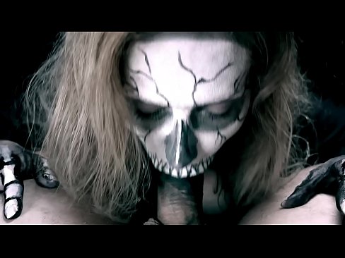 ❤️ Demonska djevojka siše kurac svojim crnim ustima i guta spermu. Seks video na bs.pornsexer.ru ❌