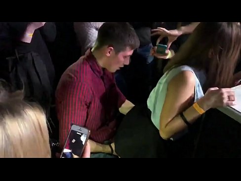 ❤️ Pravi seks u ruskom noćnom klubu. 18-godišnja Ruskinja u anusu i vagini pojebana u noćnom klubu Seks video na bs.pornsexer.ru ❌